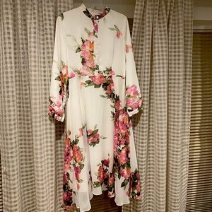 Dainty Jewell’s white and floral dress, gorgeous! Size S